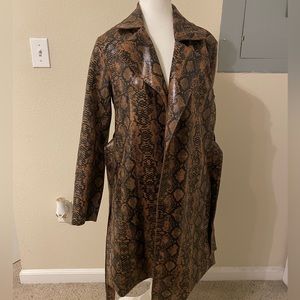 Trendy cute coat /outwear for a pop! Worn once.